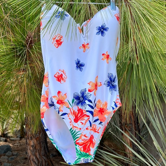 Tommy Bahama🌴Floral V-Wire Bandeau One-Piece Swimsuit🌴 - Picture 12 of 12